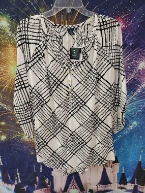 Kaari Black & White Geometric Peasant Blouse